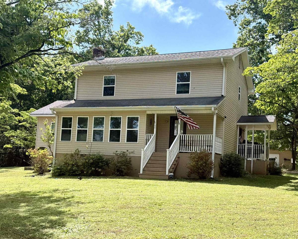 421 Lakeview Dr - Photo 1
