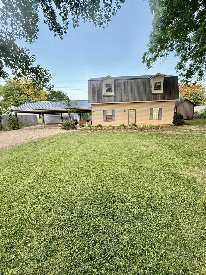 1107 Milner St - Photo 1
