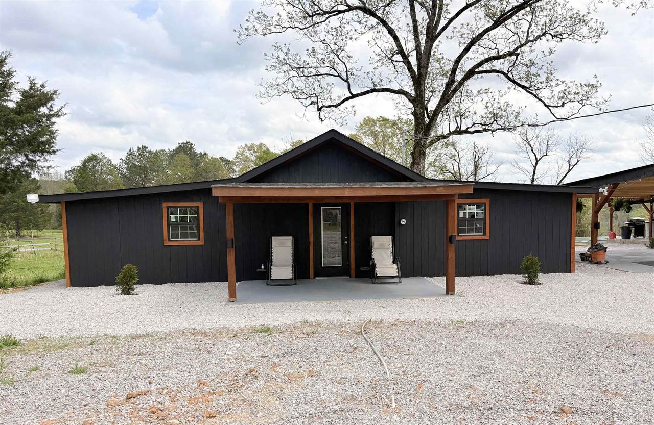 633 Smith Rd - Photo 1