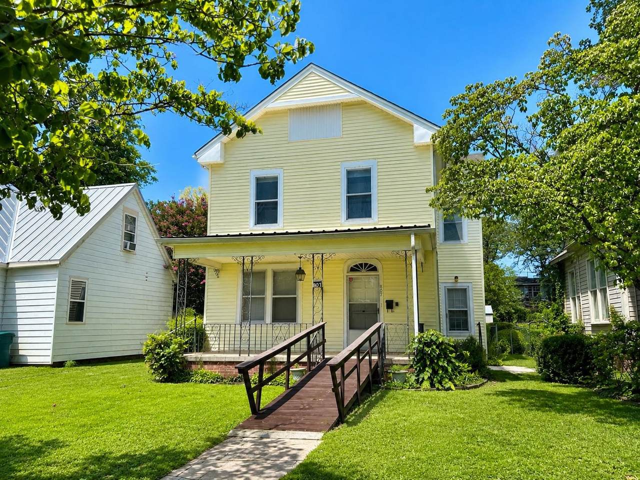 807 Raleigh Ave - Photo 1
