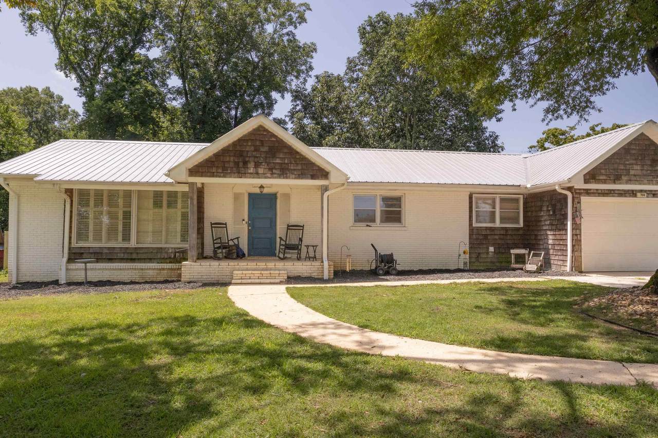 704 4th Ave - Photo 1
