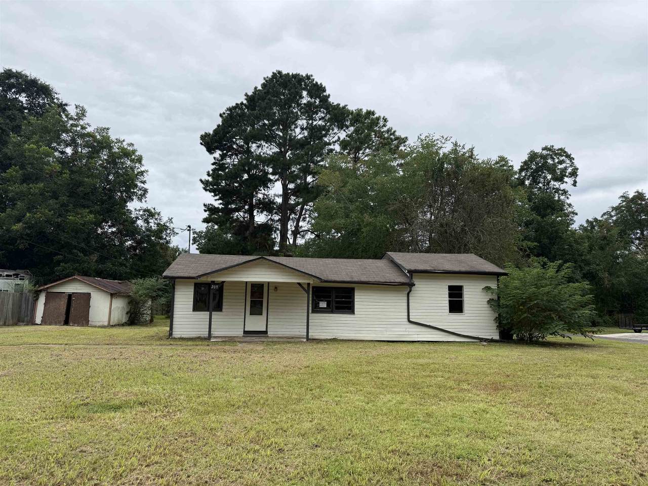 209 Alabama Ave - Photo 1