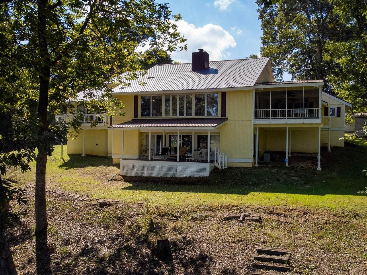 1174 Shore Dr - Photo 1