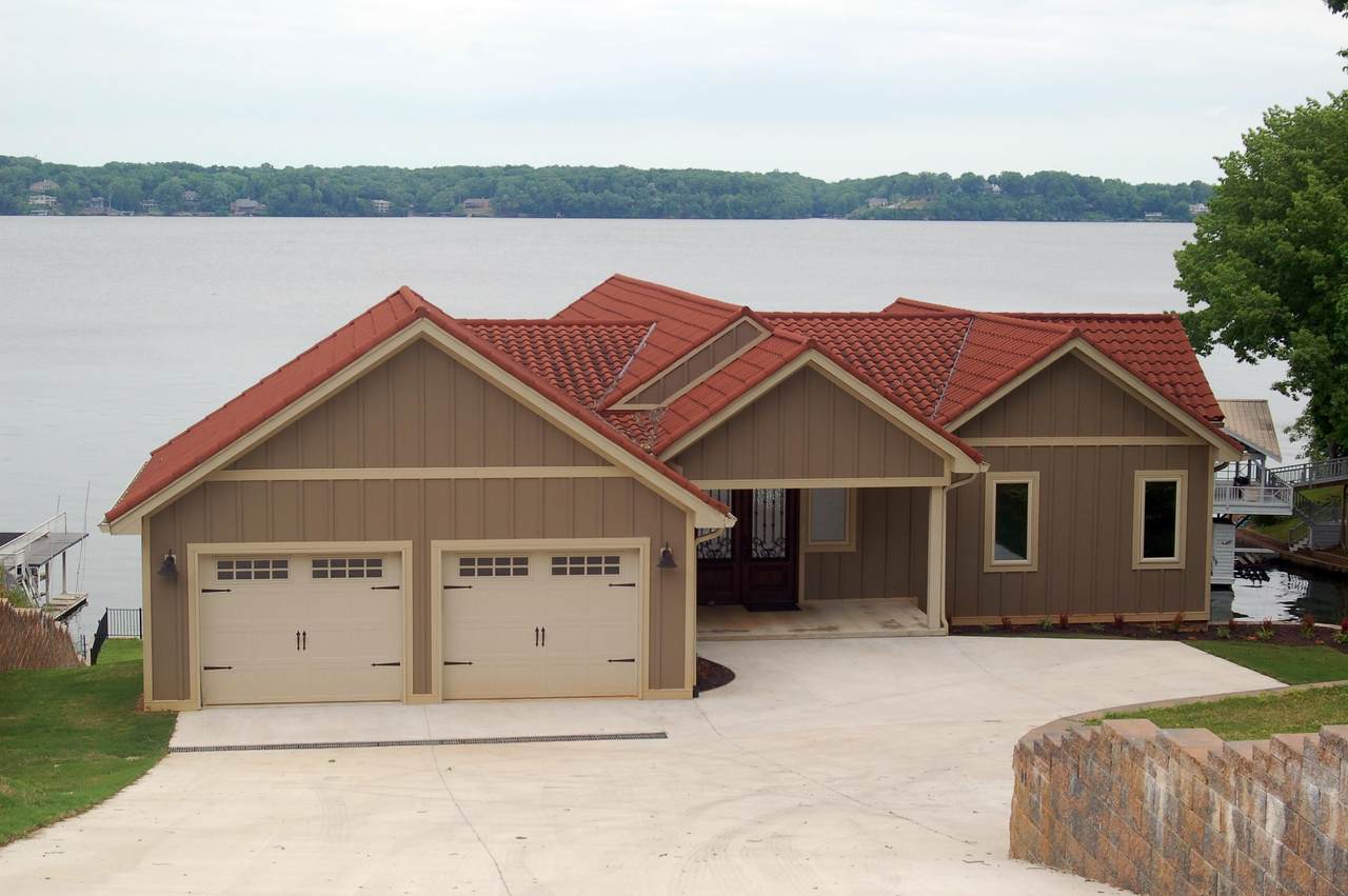 2491 Waterford Dr - Photo 1
