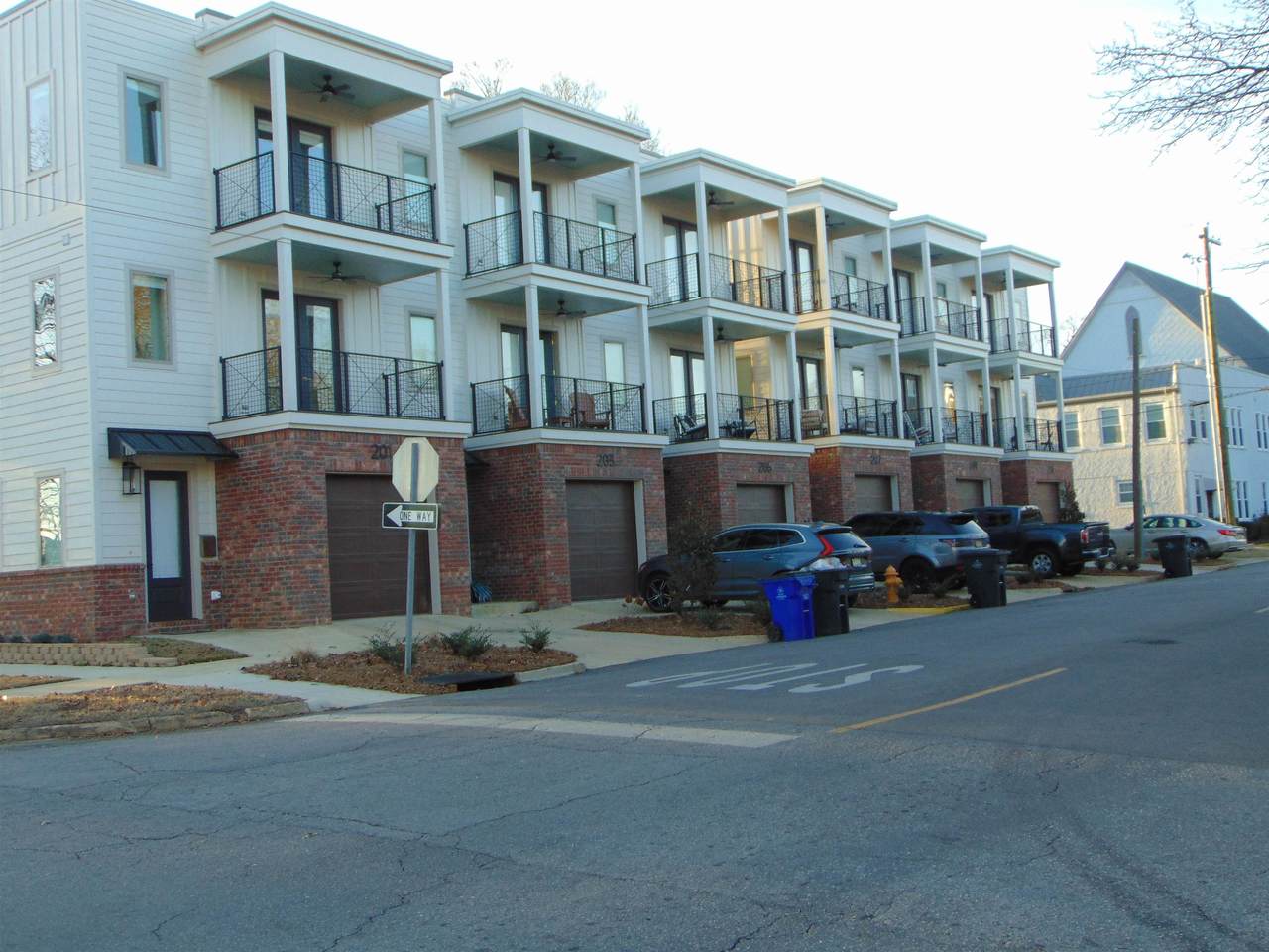 201 Poplar - Photo 1