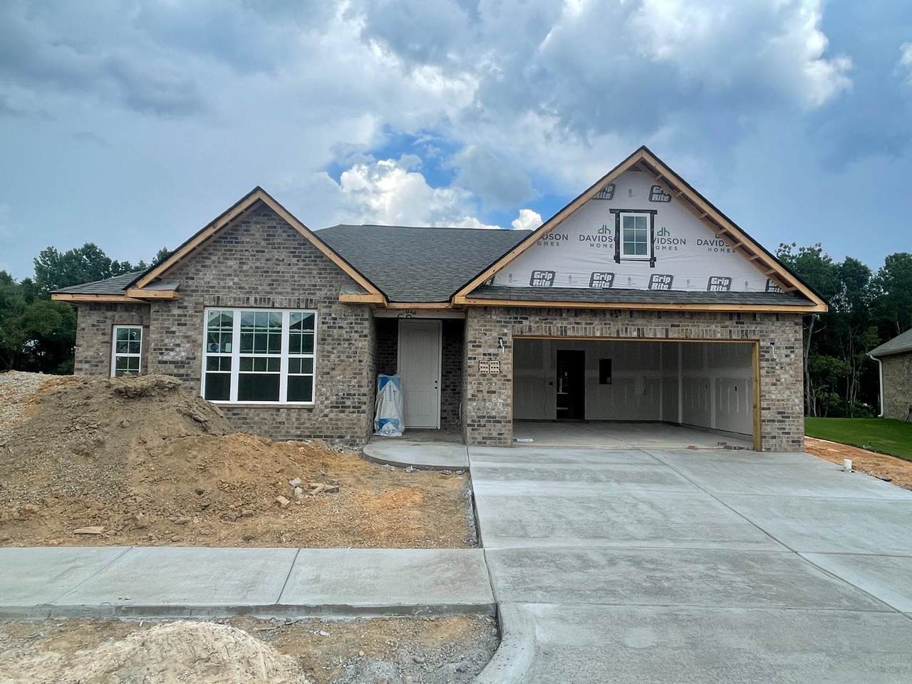 2046 Austin Dr - Photo 1