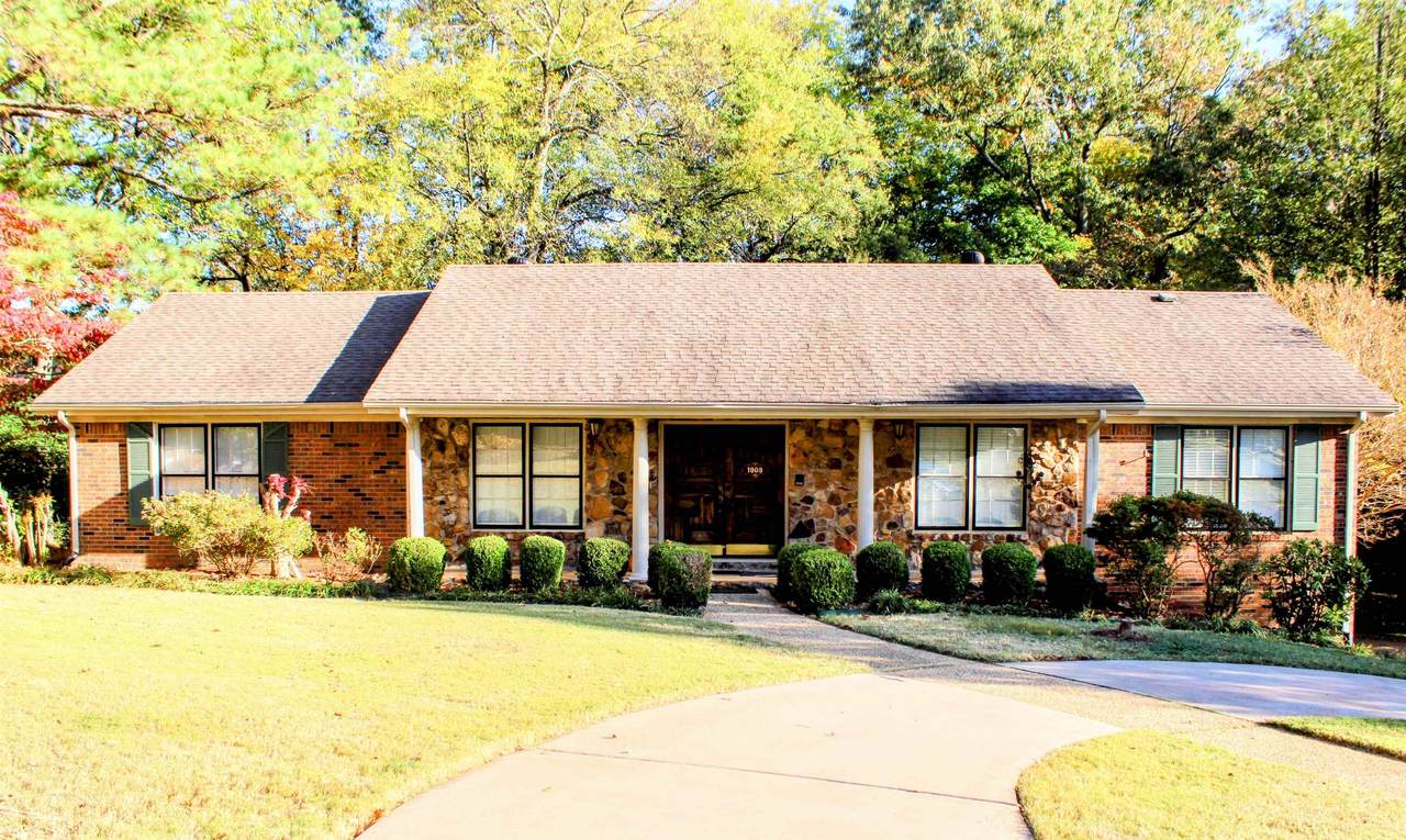 1909 Beechwood Dr - Photo 1