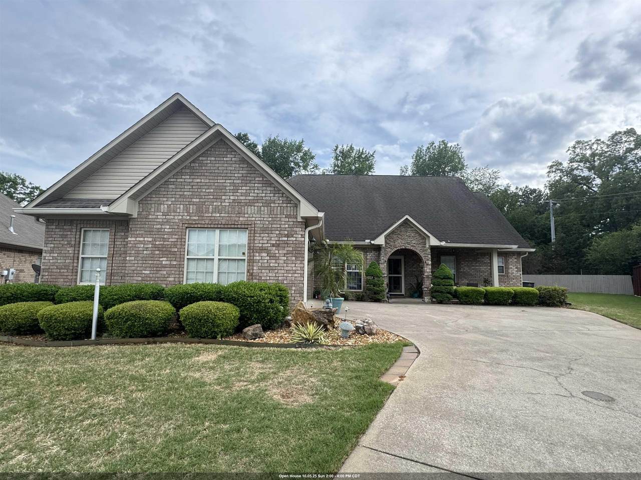 212 Sherborne Ct - Photo 1