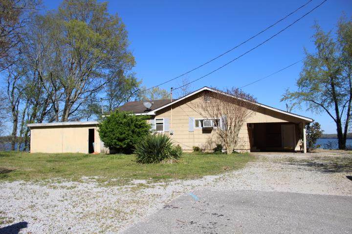 720 Lakeshore Dr N - Photo 1