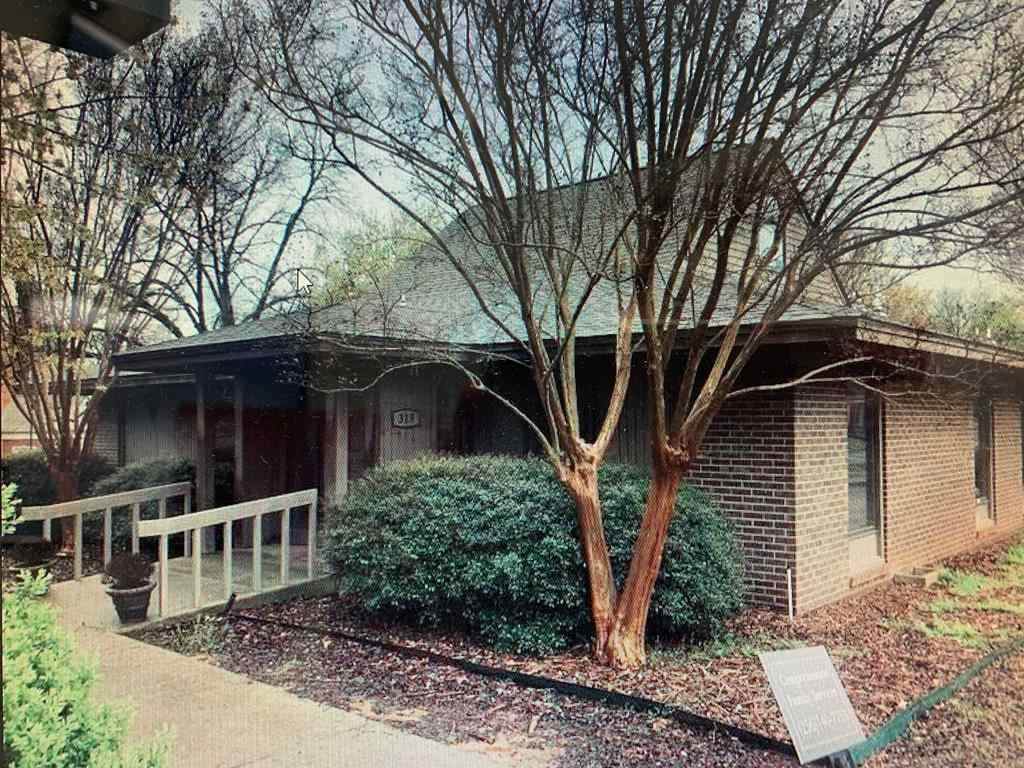 313 College St - Photo 1
