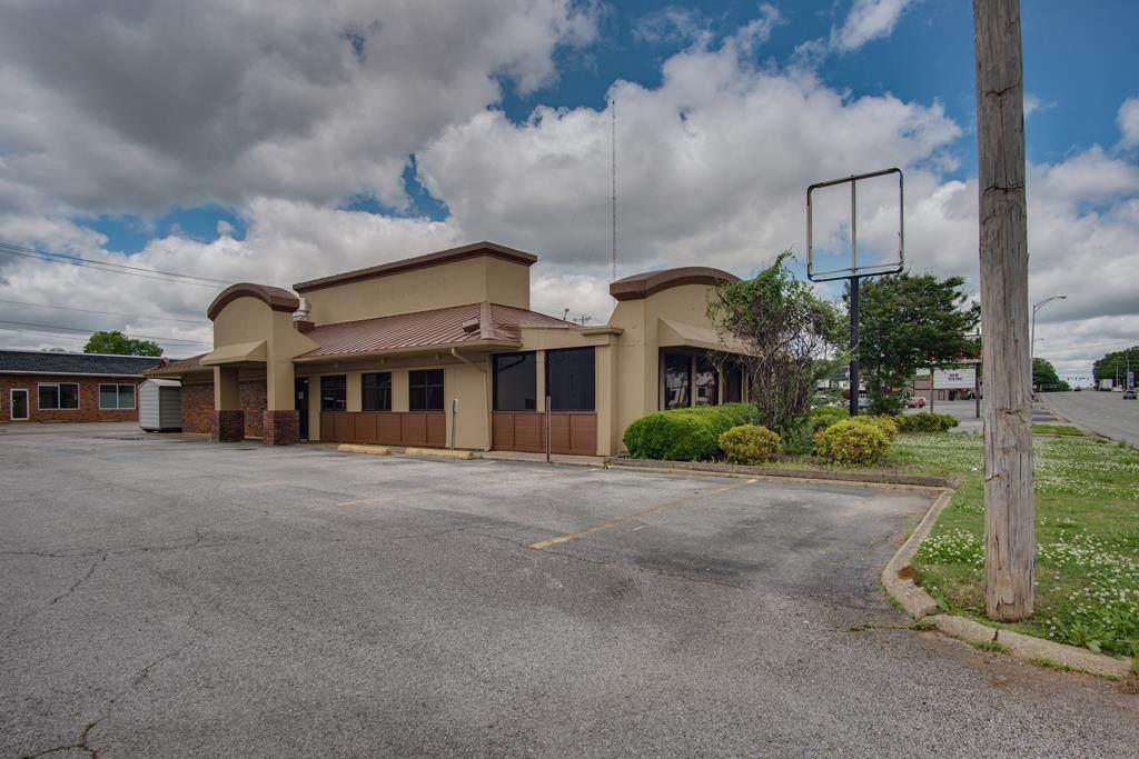 400 Woodward Ave - Photo 1