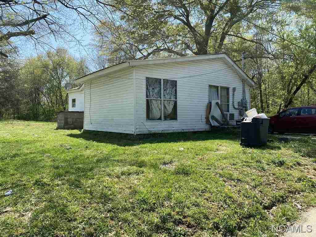 205 12TH ST - Photo 1