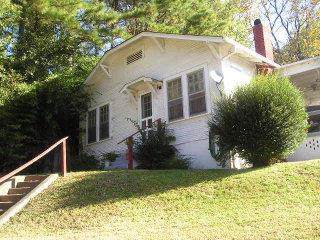 700 Alabama Ave - Photo 1