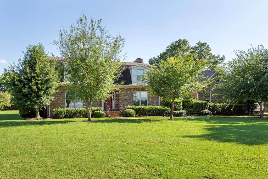 905 Bainbridge Rd - Photo 1