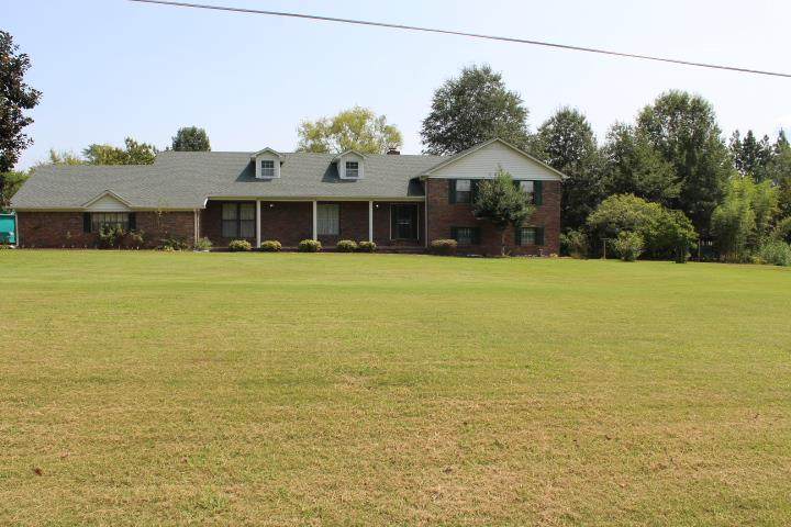 200 Spring Dr - Photo 1