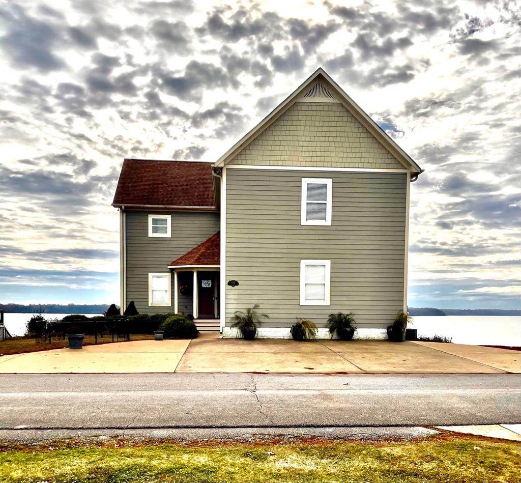 6066 Bay Hill Dr - Photo 1