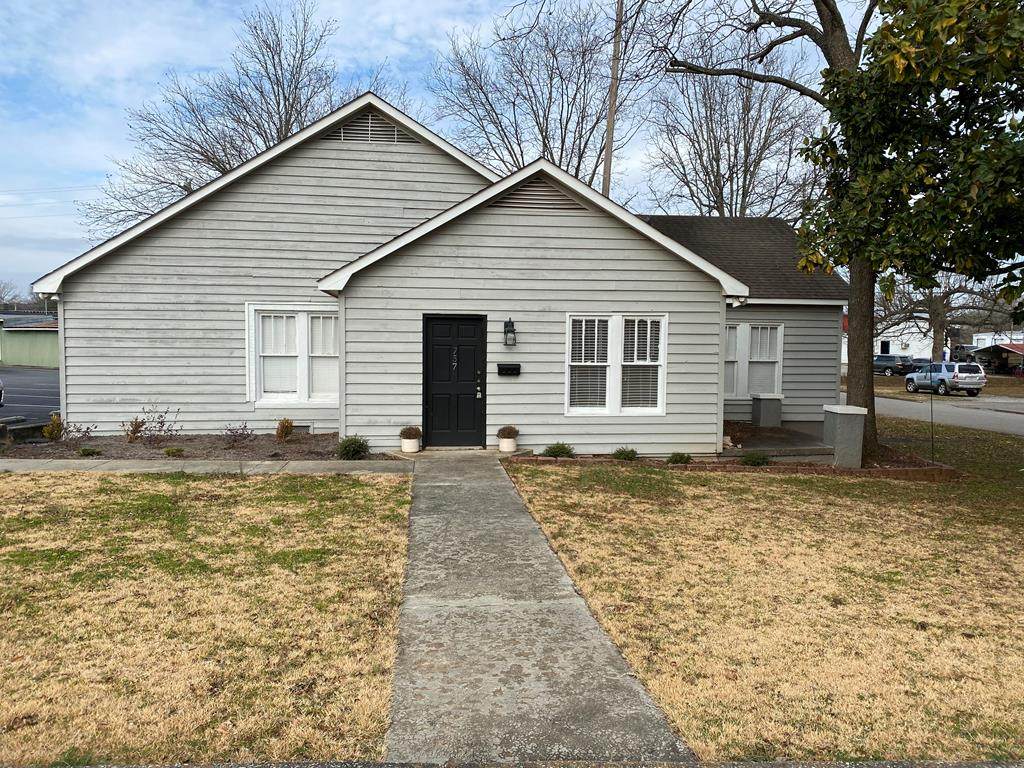 757 Lawrence St - Photo 1