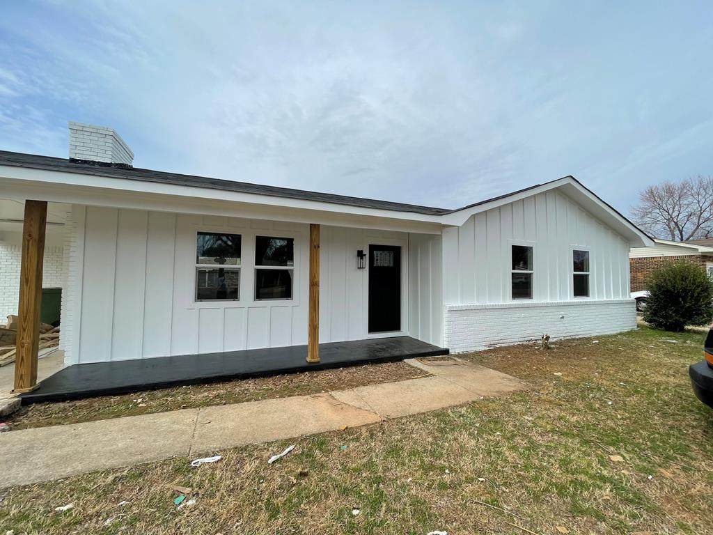 1406 Burroughs Ave - Photo 1