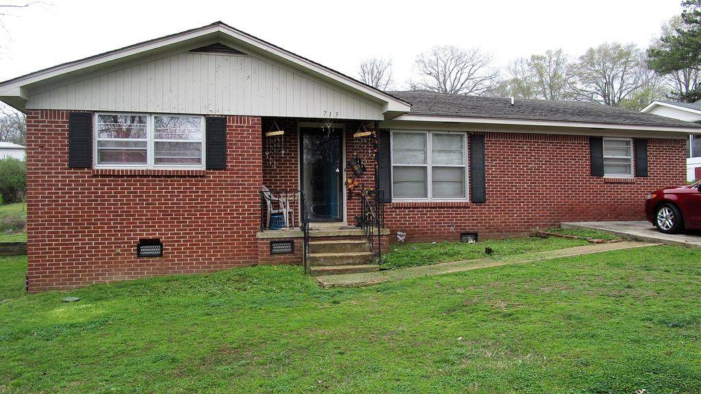 713 Green Ave - Photo 1