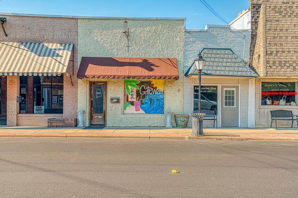 1613 Lee St - Photo 1