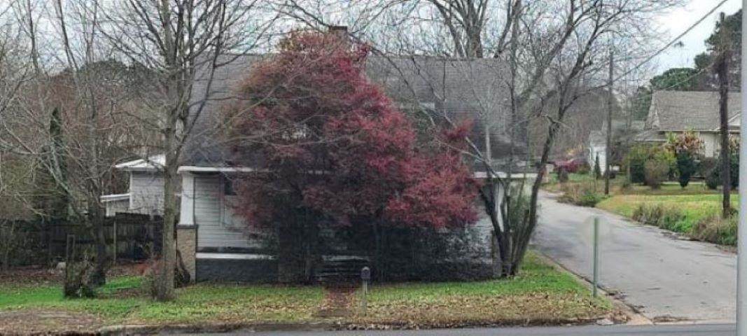 711 Main Ave - Photo 1