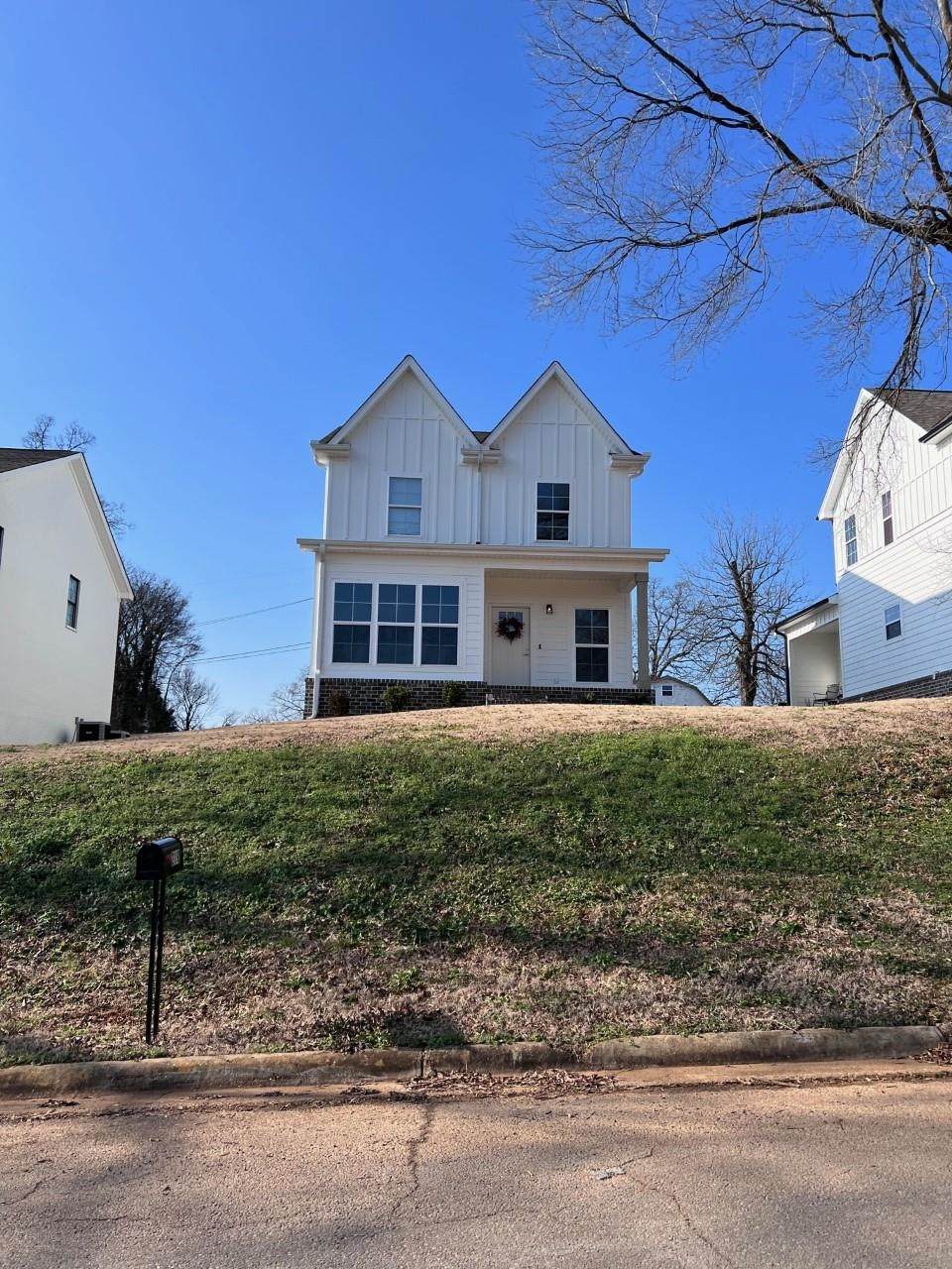 213 Virginia Ave - Photo 1