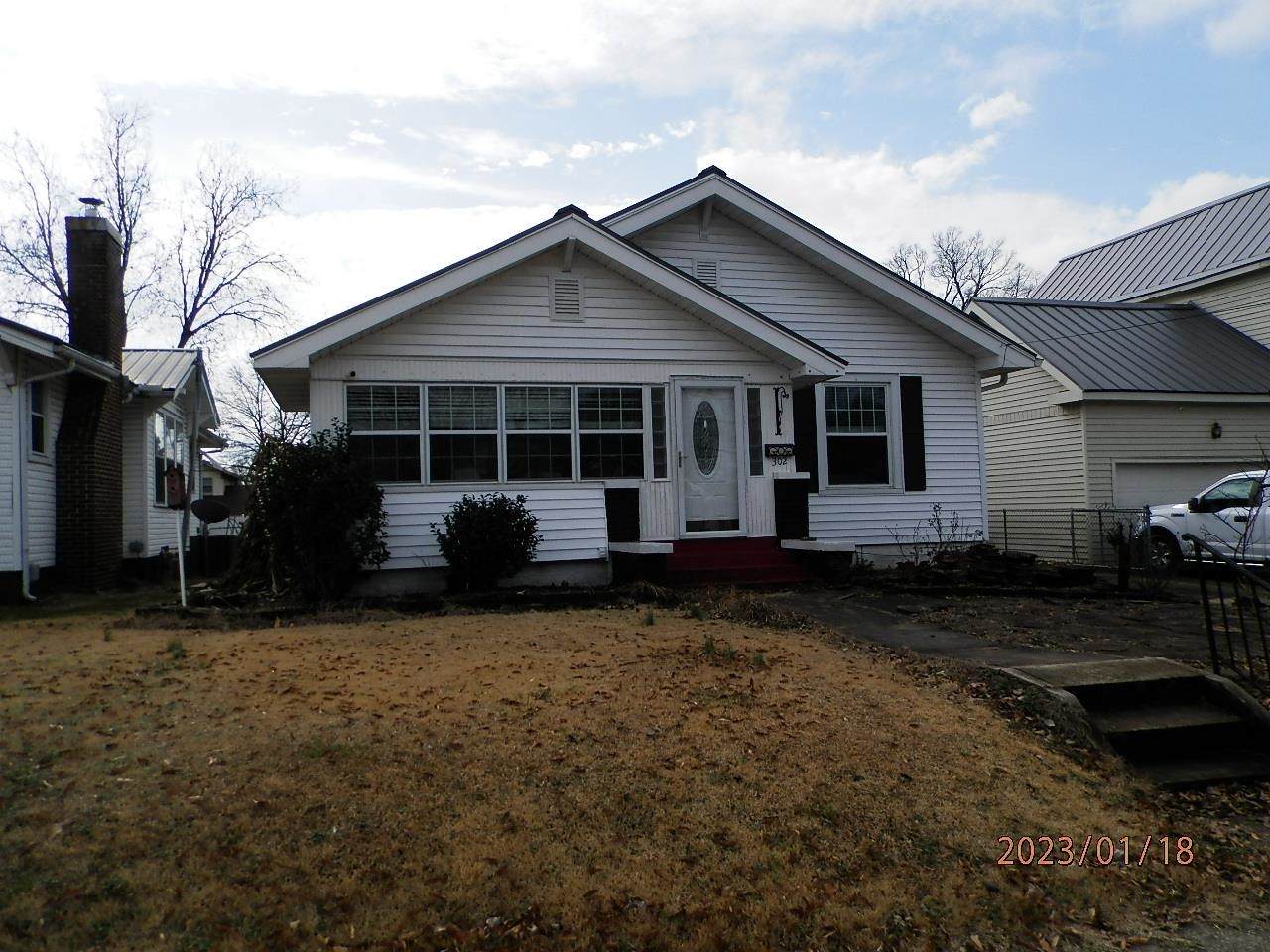 302 2nd St - Photo 1