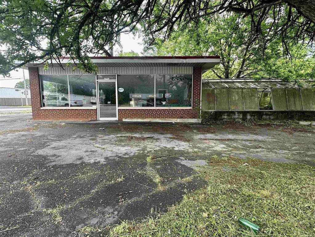 2403 Woodward Ave - Photo 1