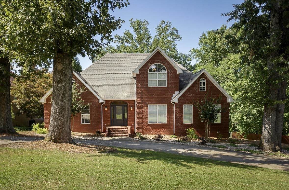251 Hazelwood Ln - Photo 1