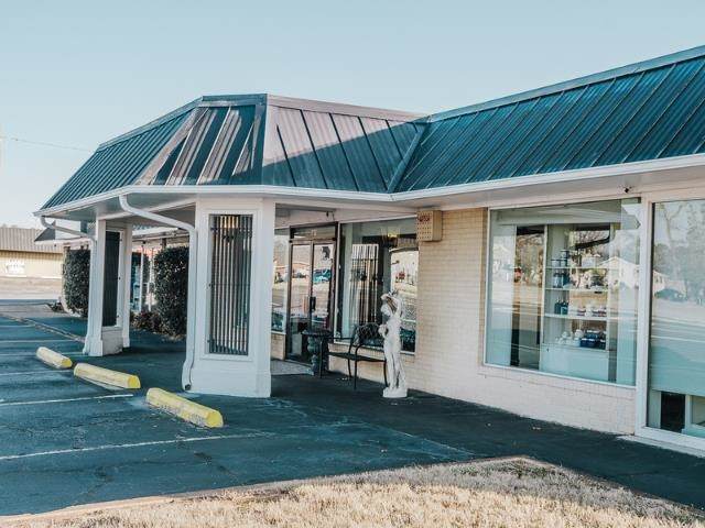713 Woodward Ave - Photo 1