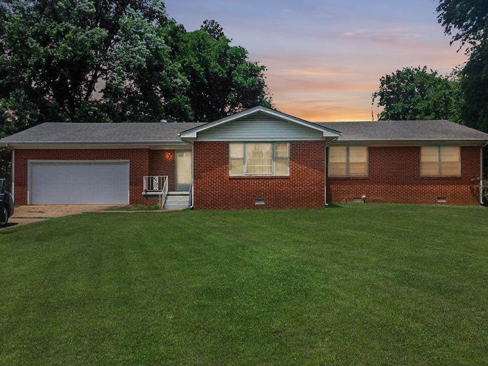 1215 Joe Wheeler Dr - Photo 1