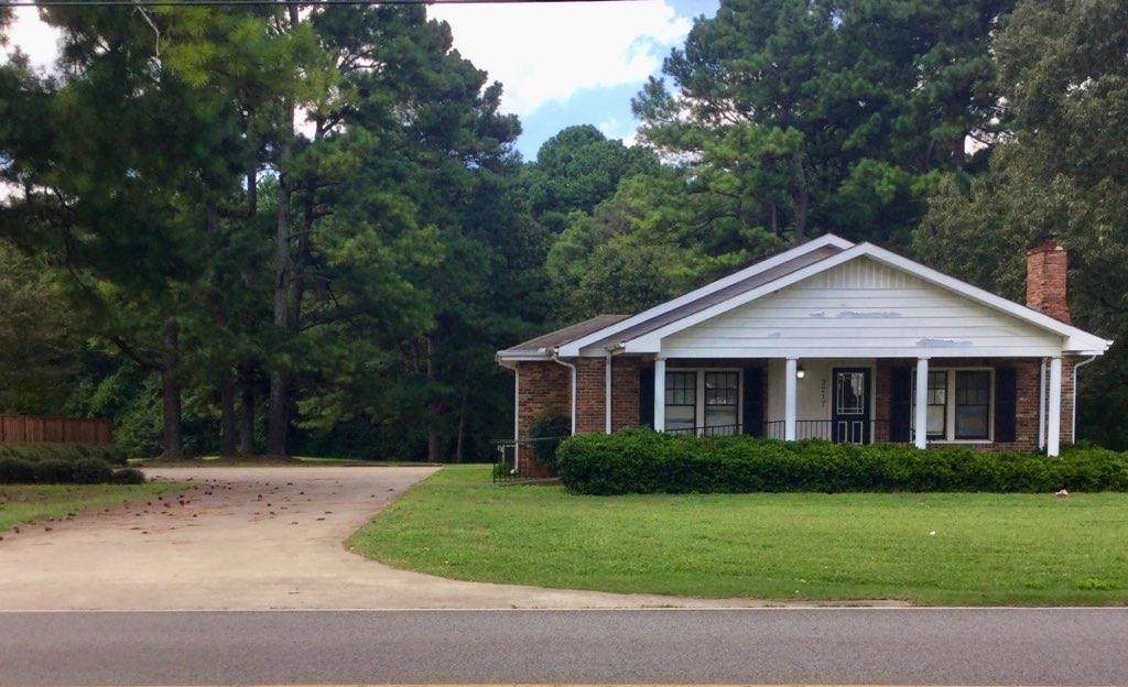 2217 Cloyd Blvd - Photo 1