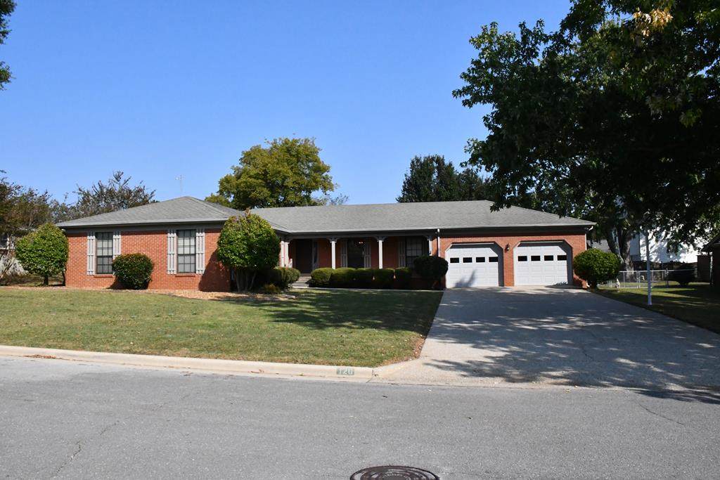 120 Oakview - Photo 1