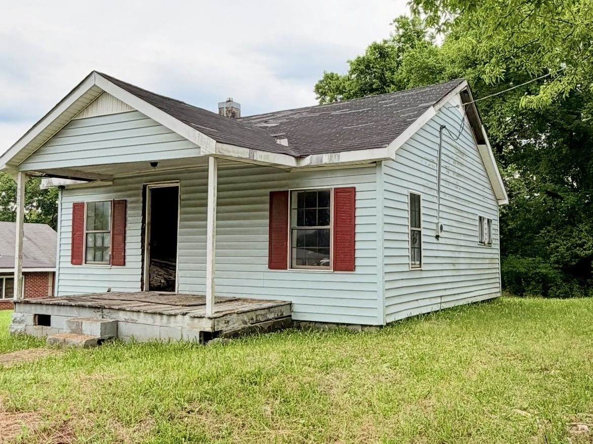 325 Cherokee St - Photo 1
