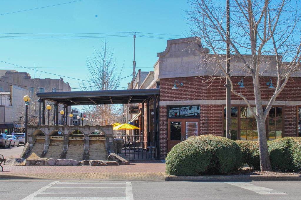 201 Seminary St N - Photo 1