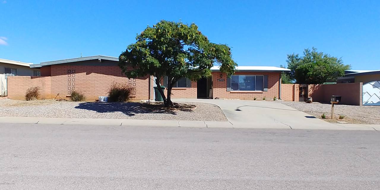 701 Chantilly Drive - Photo 1