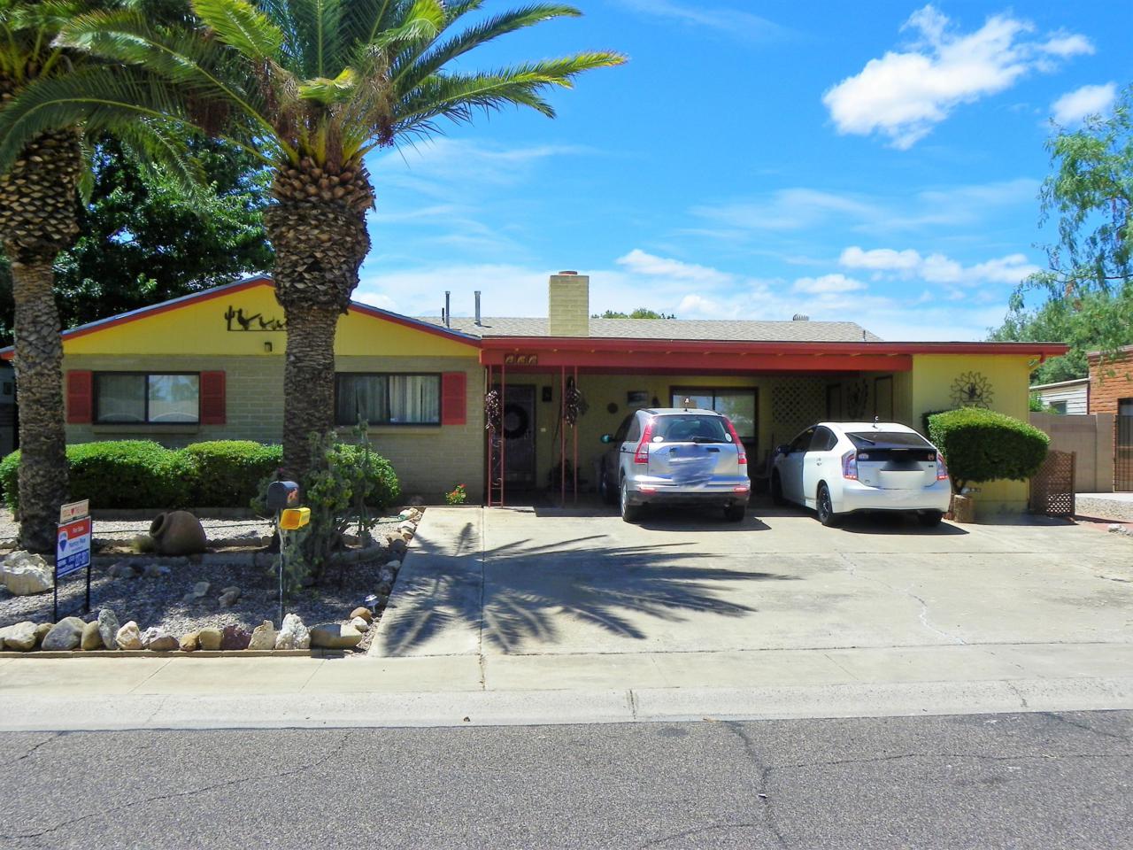542 Raymond Drive - Photo 1