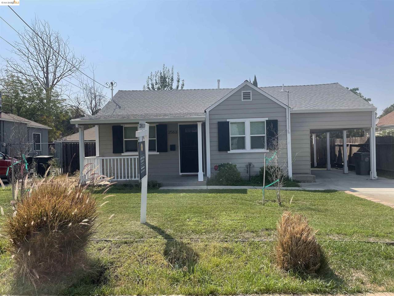 2563 Norwood Ave - Photo 1