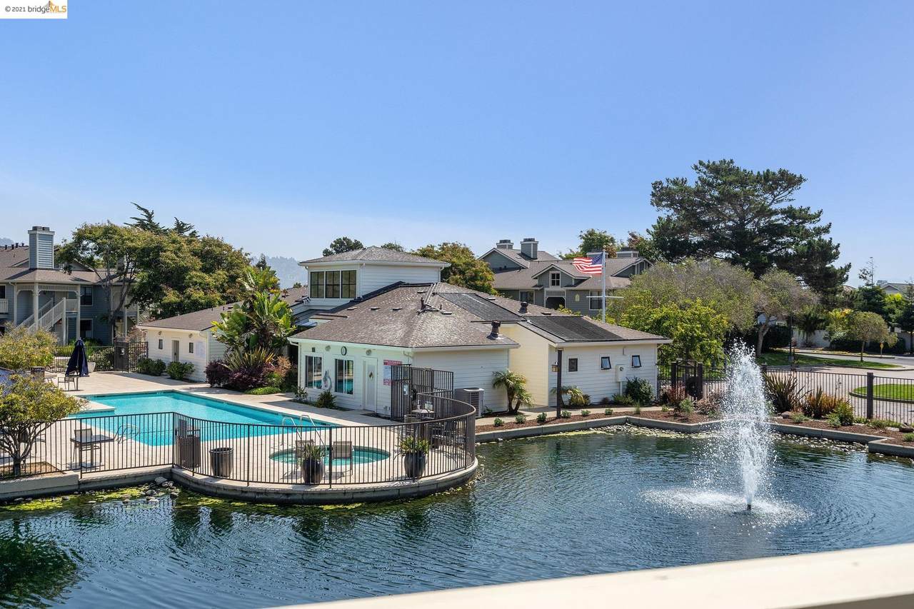 228 Lakeshore Ct. - Photo 1
