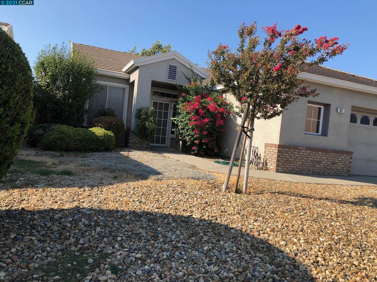 891 Iverness Dr - Photo 1