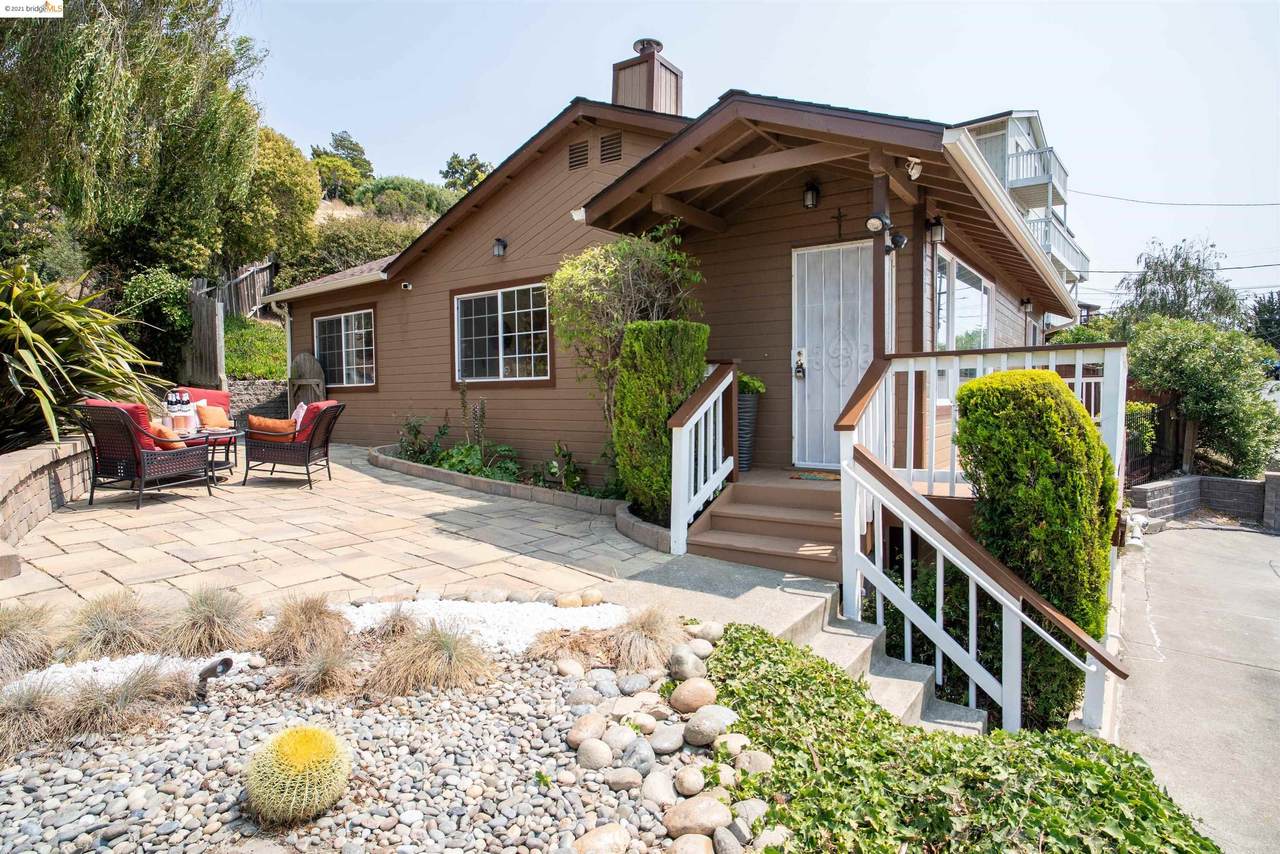 5998 Harbor View Avenue - Photo 1