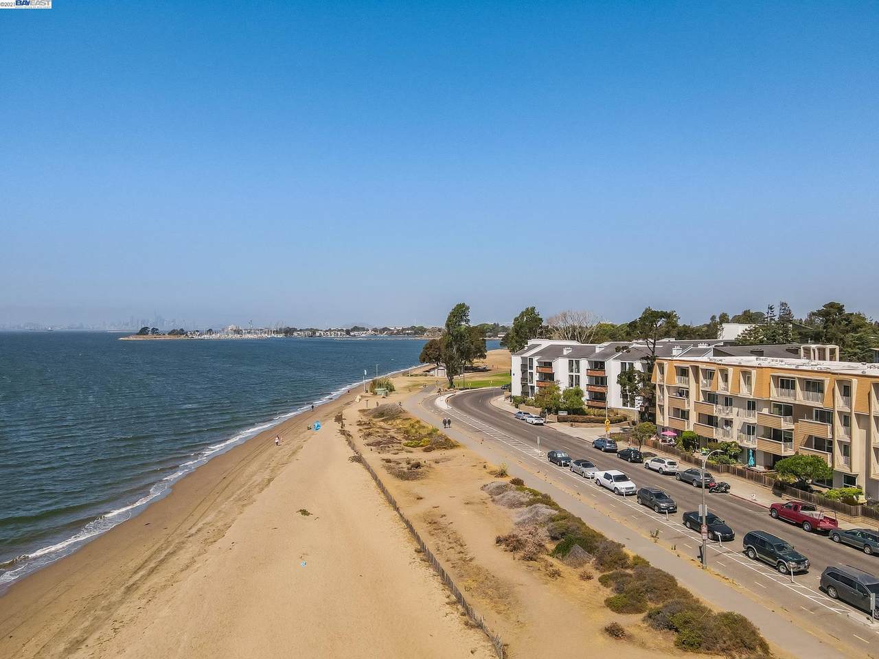 933 Shoreline Dr 104 - Photo 1