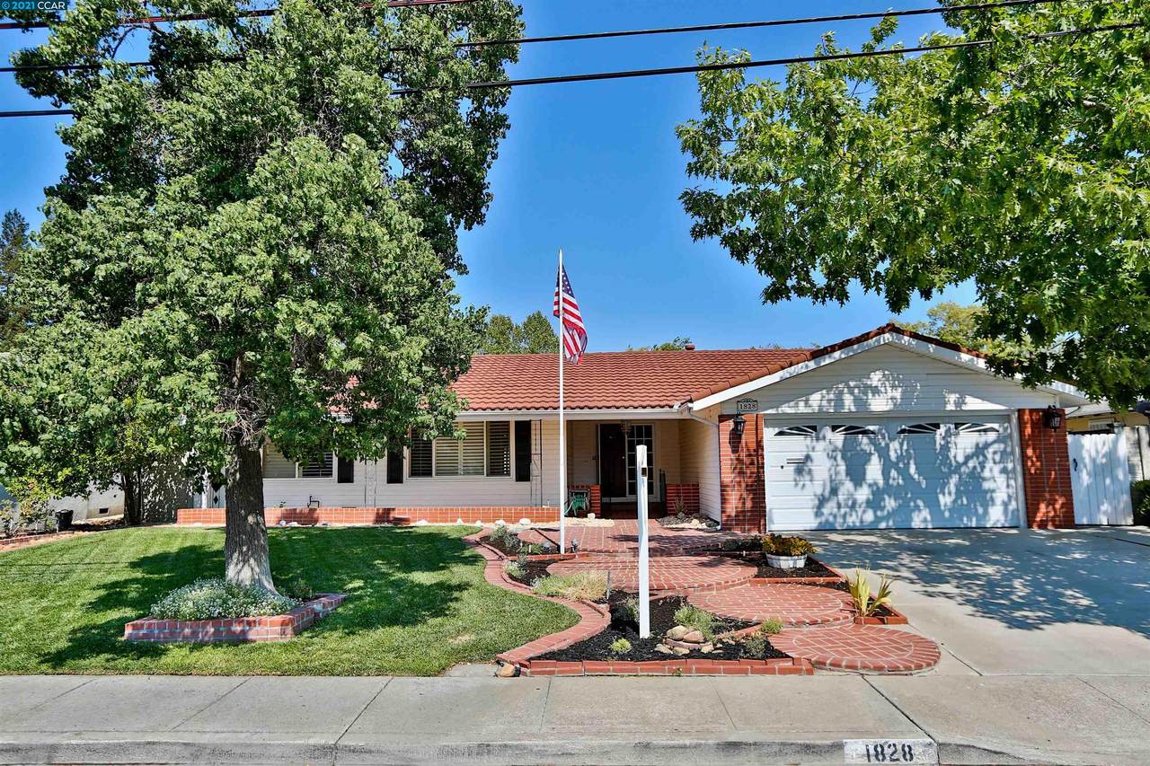 1828 Boxwood Dr. - Photo 1