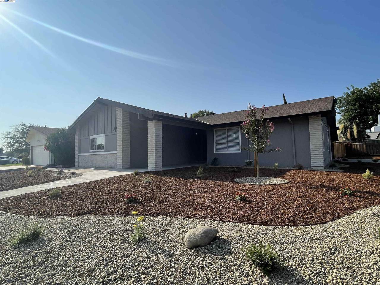 341 Laguna Dr - Photo 1