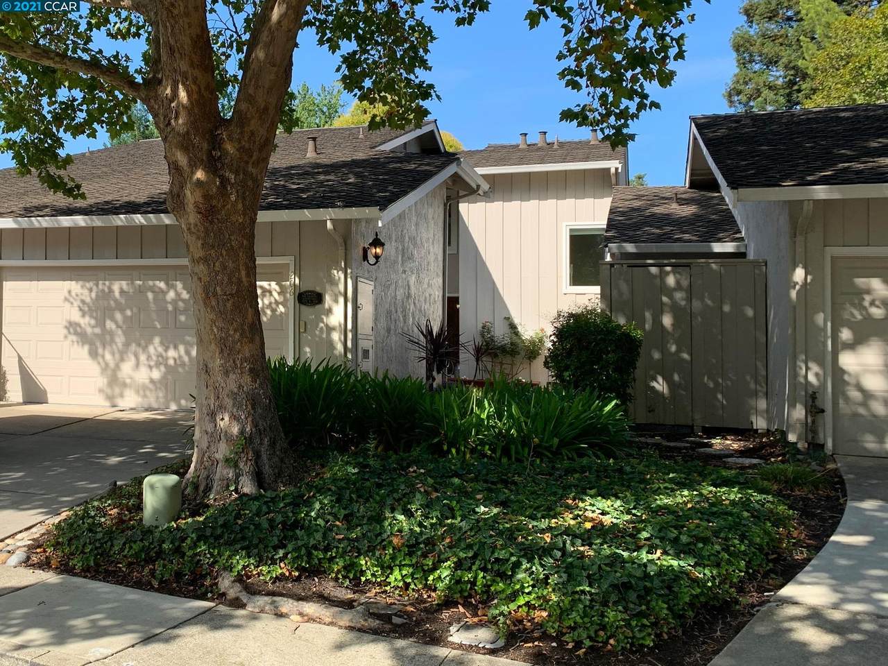 206 Powhattan Ct - Photo 1