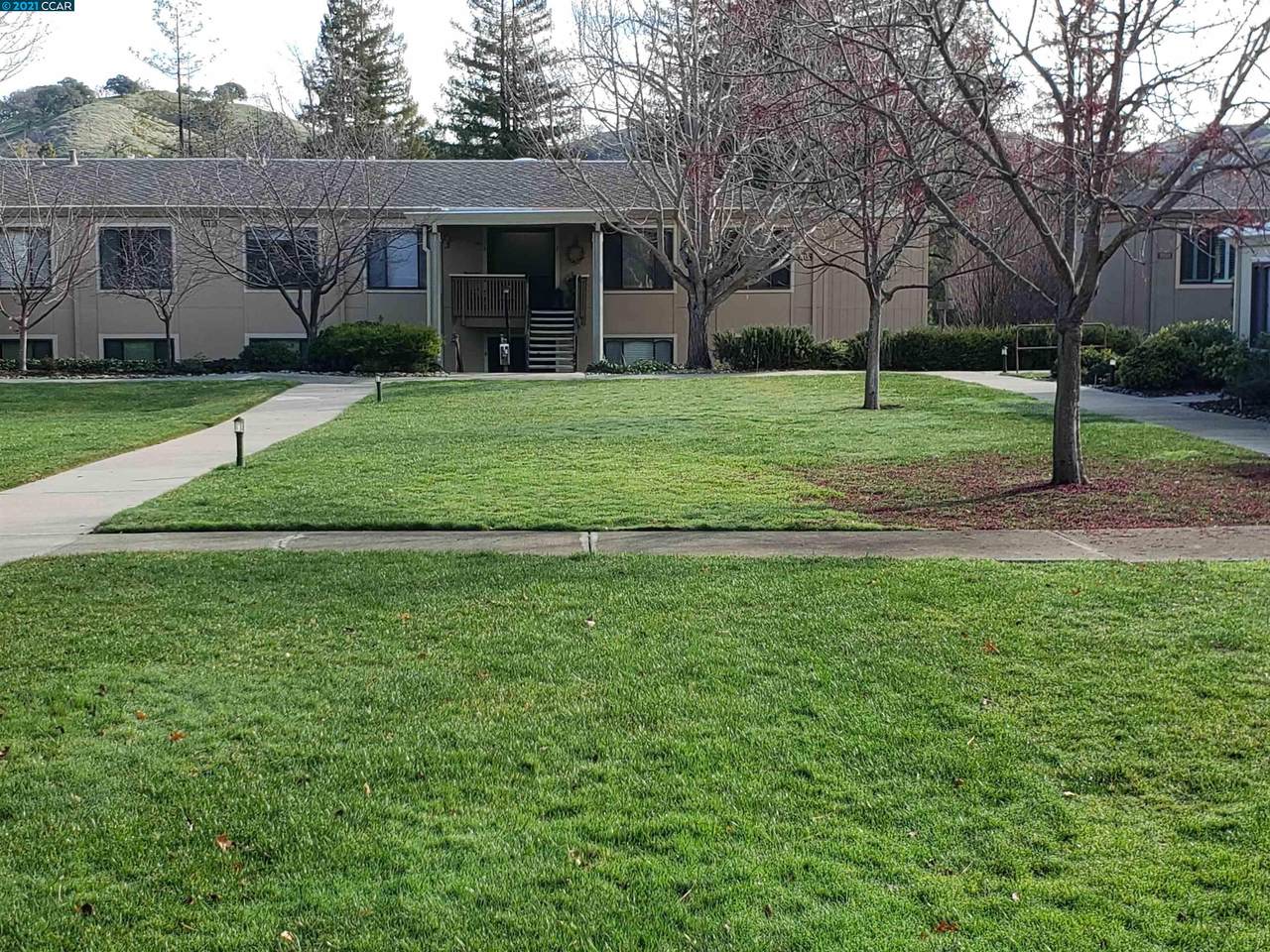 1131 Oakmont Dr 3 - Photo 1