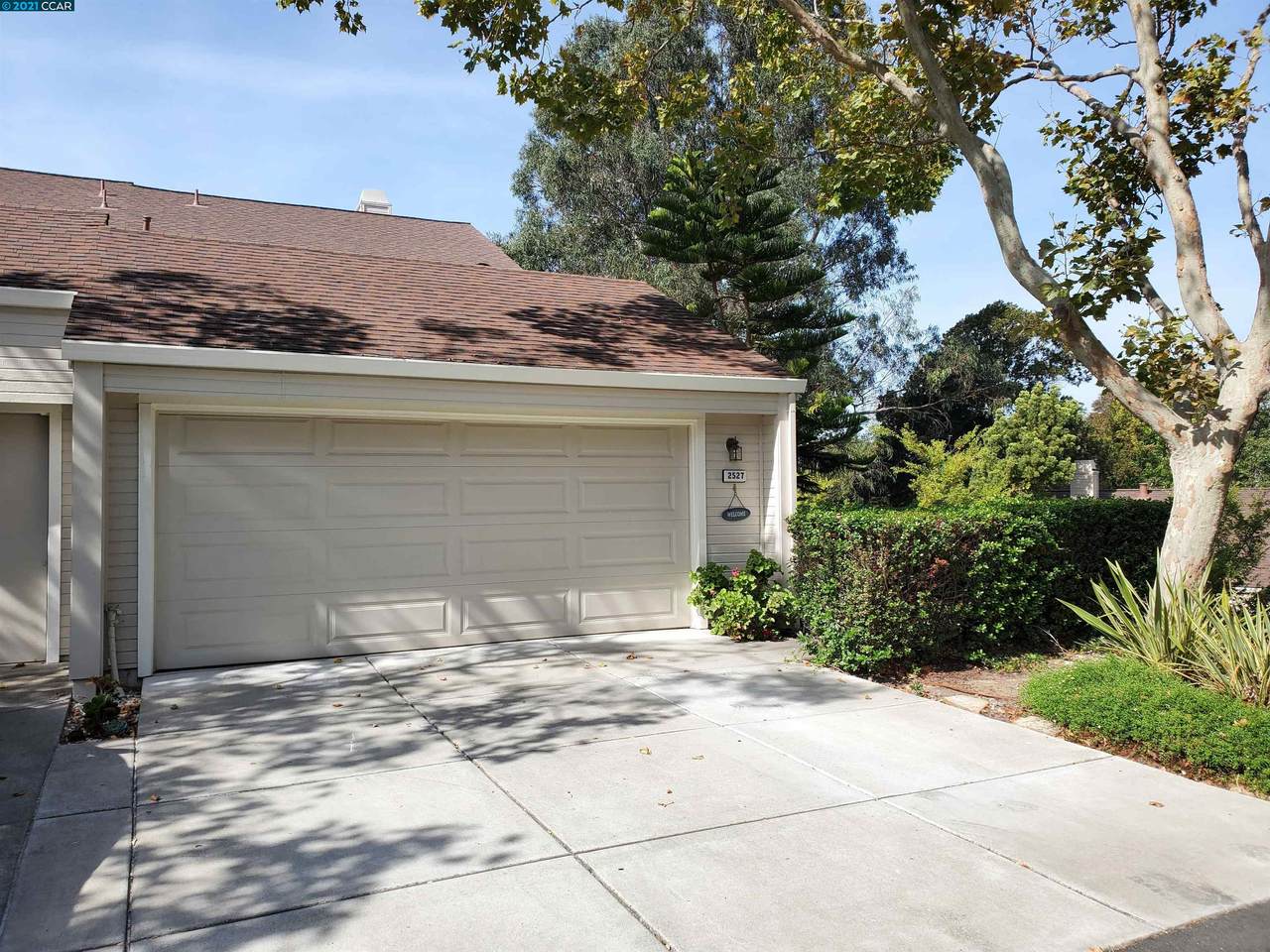 2527 Groveview Dr - Photo 1
