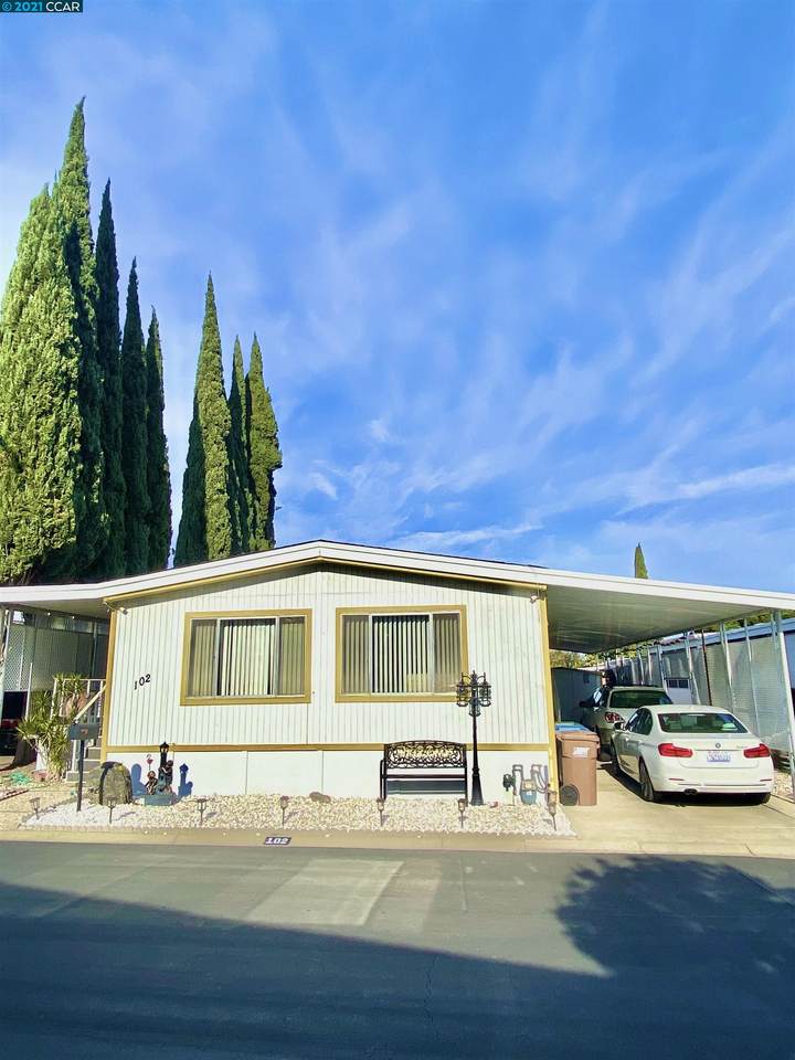 102 Diana Way - Photo 1