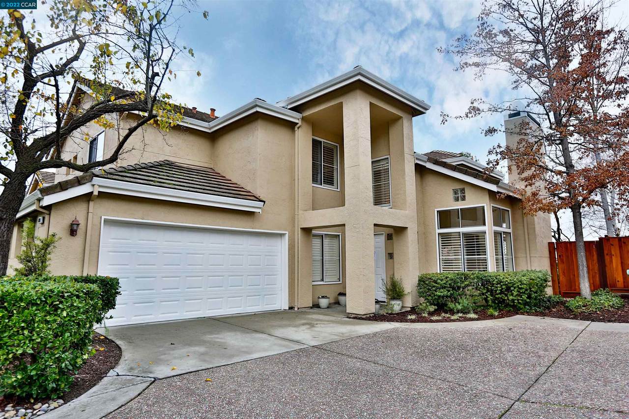 6201 Lakeview Cir - Photo 1