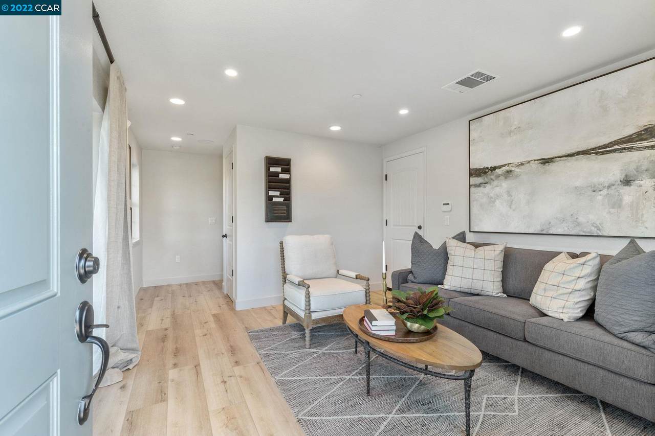 271 Laurel Knoll Drive - Photo 1